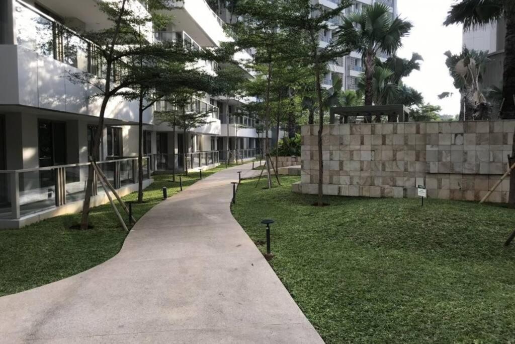 Homy 2 Bedroom Apartment Near Shopping Malls Giacarta Esterno foto