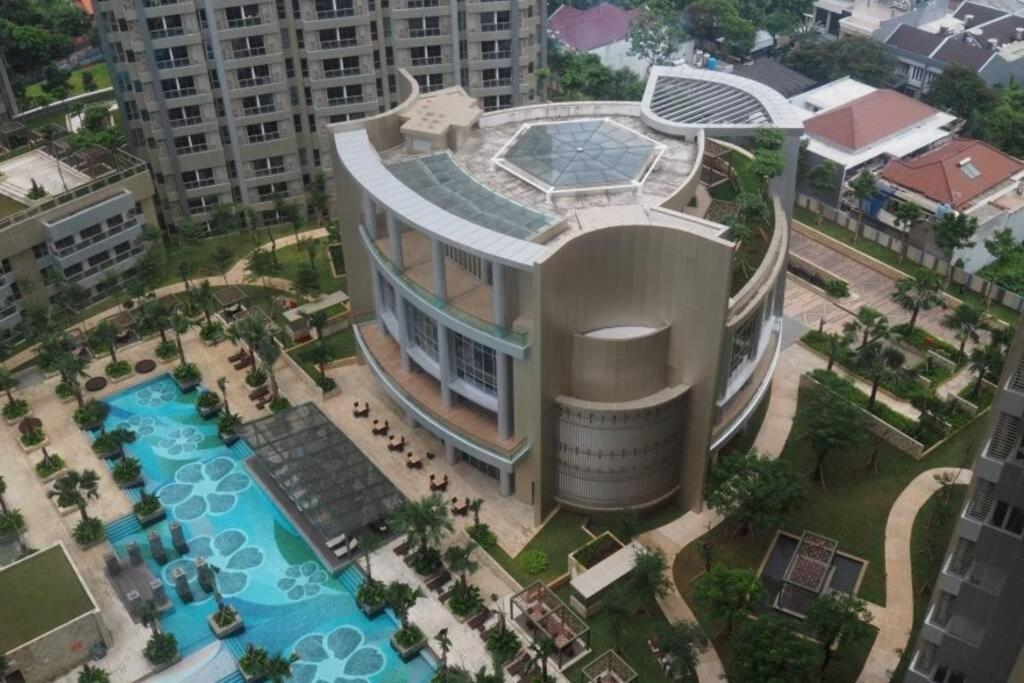 Homy 2 Bedroom Apartment Near Shopping Malls Giacarta Esterno foto
