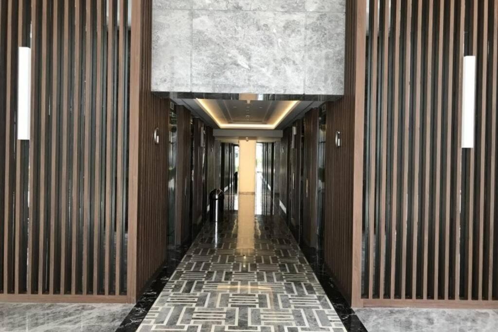 Homy 2 Bedroom Apartment Near Shopping Malls Giacarta Esterno foto