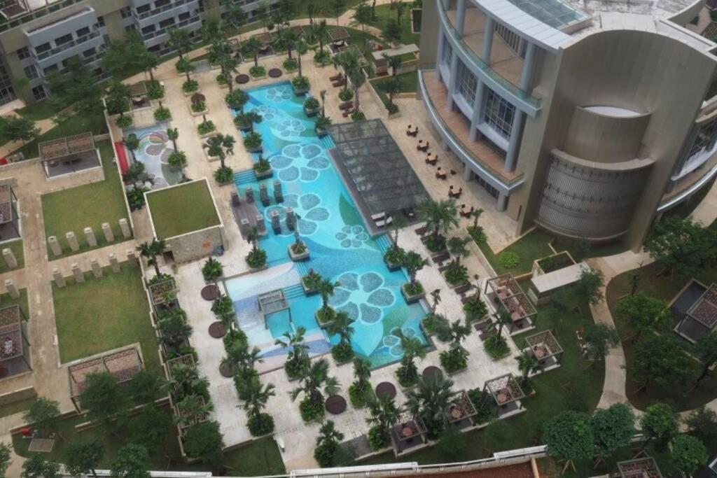 Homy 2 Bedroom Apartment Near Shopping Malls Giacarta Esterno foto
