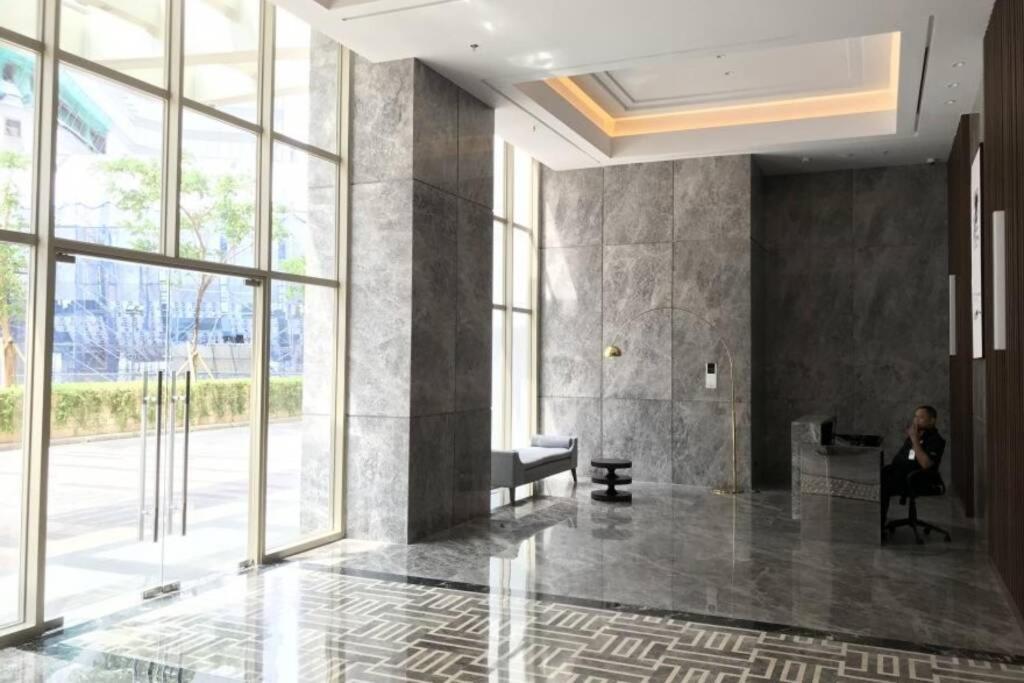 Homy 2 Bedroom Apartment Near Shopping Malls Giacarta Esterno foto