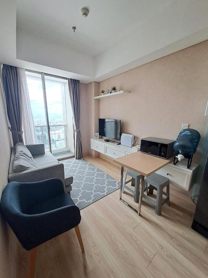 Homy 2 Bedroom Apartment Near Shopping Malls Giacarta Esterno foto